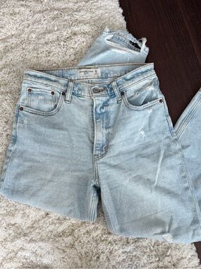 Abercrombie & Fitch High Rise Mom Jeans